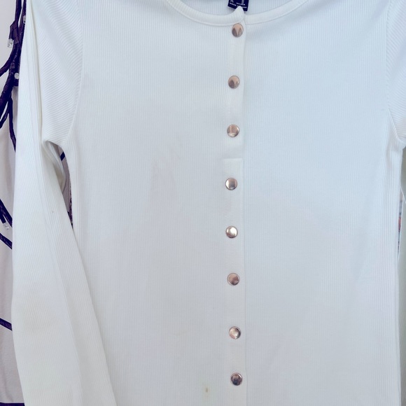 Size M fits more like a small, long, fitted cream color with gold metal snaps - Picture 11 of 15